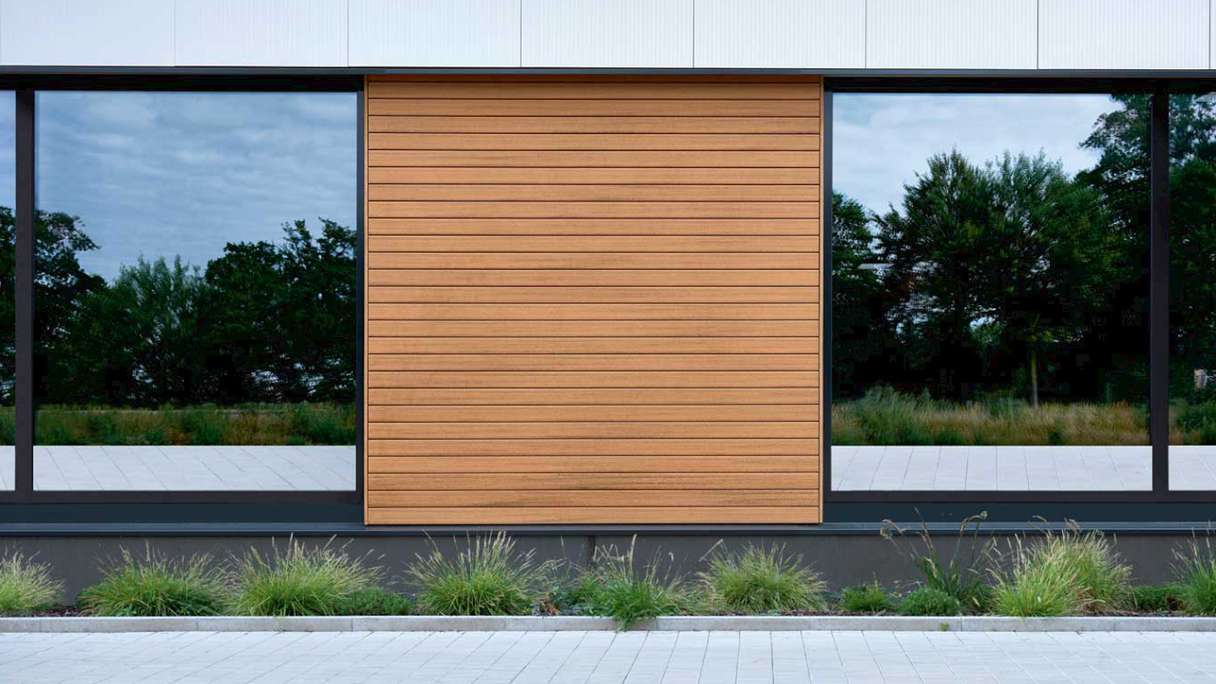 planeo Fassado - WPC rivestimento facciata a fasce romboidali in rovere marrone