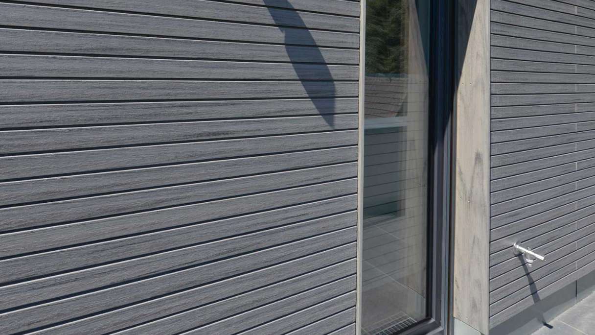 planeo Fassado - Rivestimento di facciata a fasce romboidali WPC grigio grafite