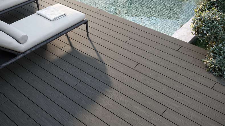 planeo CoEXWood WPC tavola con rivestimento solido - Grigio/Cemento 4.8m strutturato