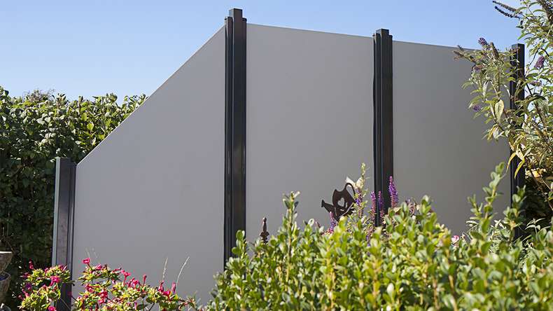 planeo Gardence Resistant - Recinzione privacy in HPL montante grigio semplice 90 x 180 cm