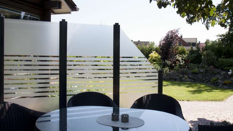 planeo Gardence Flair - Recinzione in vetro Destro Smussata Strisce 90 x 180cm