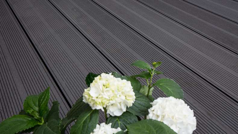 planeo TitanWood - XL hollow composite decking Decking 4m grigio scuro