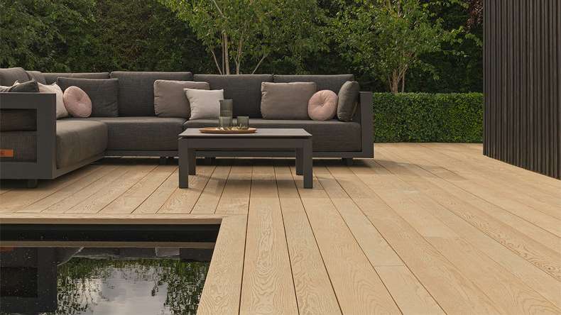planeo Authoria PureBoard - Decking massiccio in legno di frassino da 3,6 m con texture