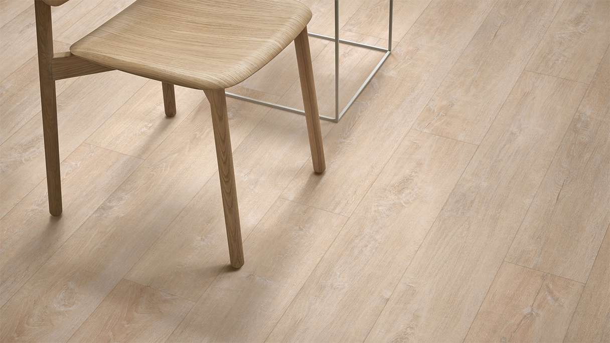 Vinile adesivo Forbo Enduro - Legno chiaro (69335DR3)