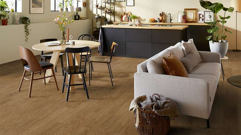Vinile adesivo Forbo Allura Wood 70 - Rovere elegante miele 750 x 150 mm (60165DR7)