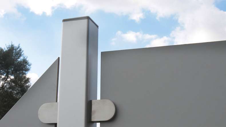 planeo Gardence Resistant - Recinzione privacy in HPL montante grigio semplice 90 x 180 cm