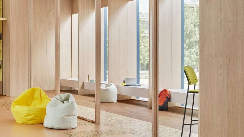 Vinile adesivo planeo - SilentIQ Wood 2in1 per uso commerciale Montesa | Isolamento acustico integrato (F-DW-SIQ-18080)