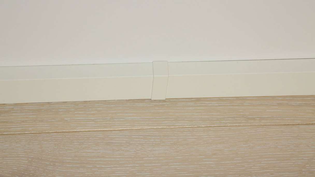 Pezzo di collegamento autoadesivo per battiscopa F100201M Modern White 18 x 50 mm - 2pz. (9062282001)