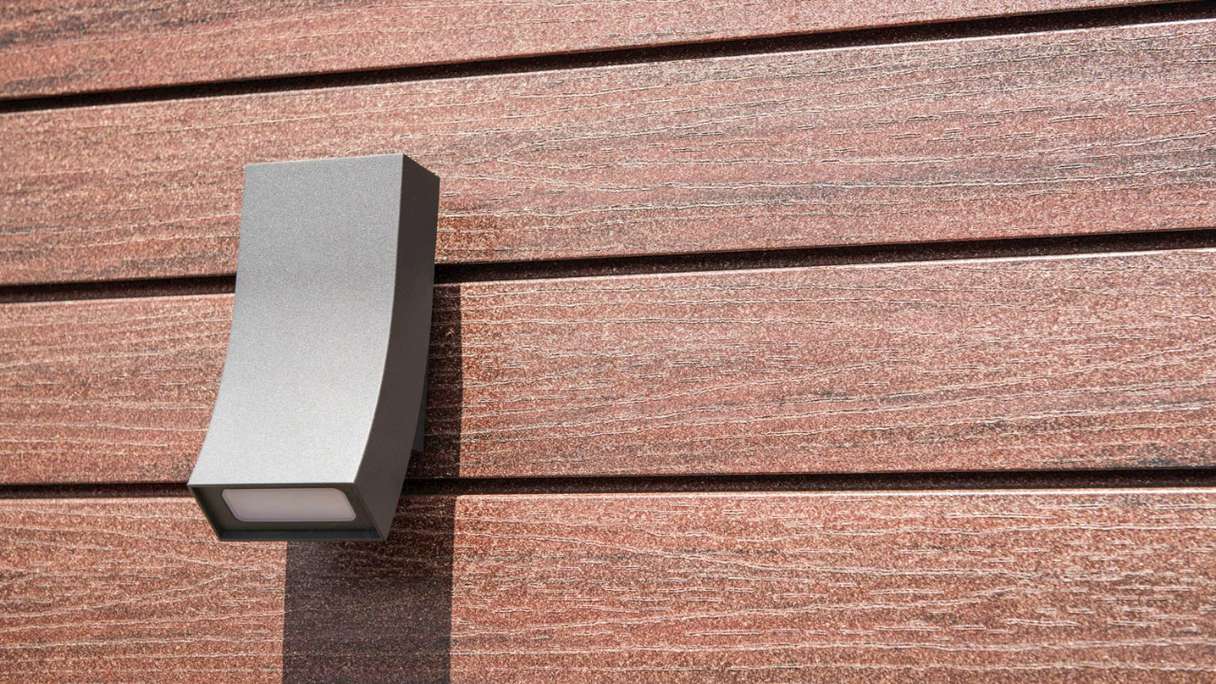 planeo Fassado - Rivestimento facciata a fasce romboidali WPC marrone Piccolo 4 m