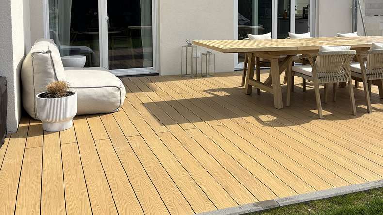 planeo CoEXWood WPC tavola con rivestimento solido - Sabbia/Caramello 3m strutturato