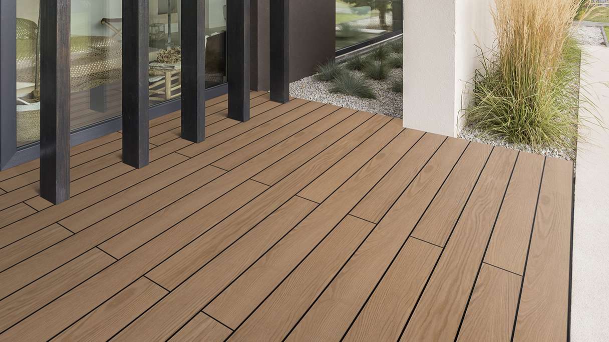 planeo Design Wood - Listelli per terrazze in BPC massiccio - Rovere naturale strutturato