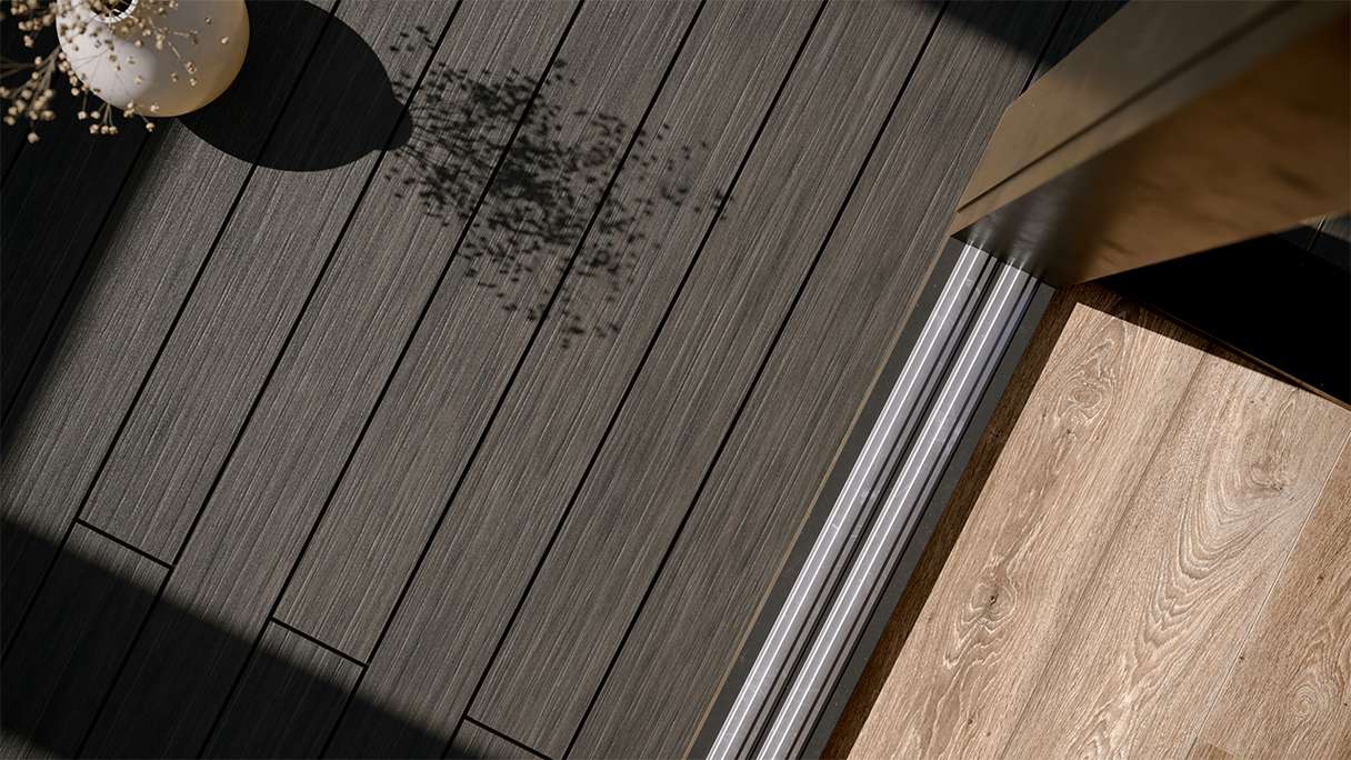 planeo AntikWood Set completo di listoni massicci per decking WPC - grigio antracite anticato