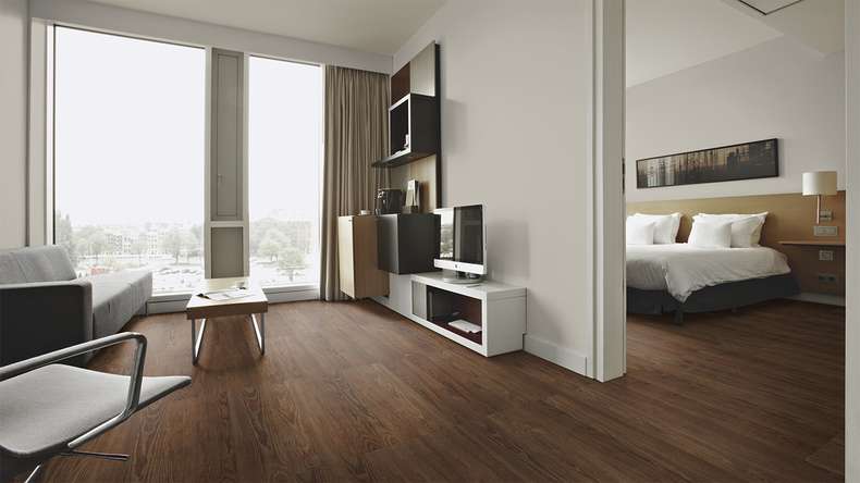 Vinile adesivo Forbo Allura Wood 70 - Terra Ash 750 x 150 mm (63663DR7)