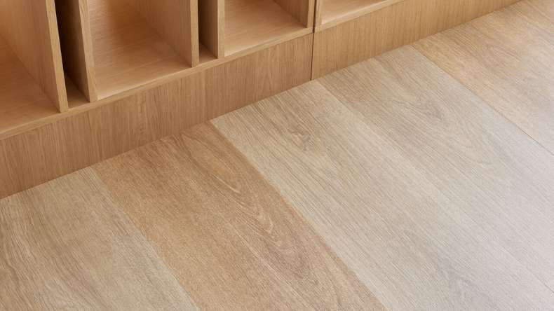 Vinile adesivo Forbo Allura Wood 40 - Rovere Gigante Naturale (60284DR4)