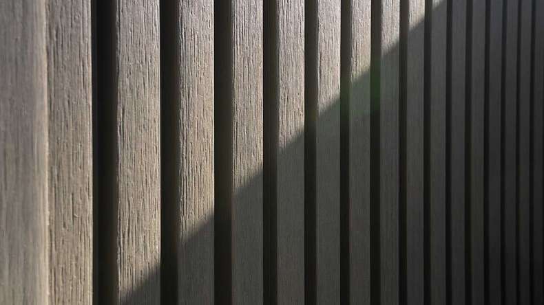 planeo LINEA Wide - Rivestimento per facciate in WPC CoEx, grigio chiaro, 2900 x 181 mm