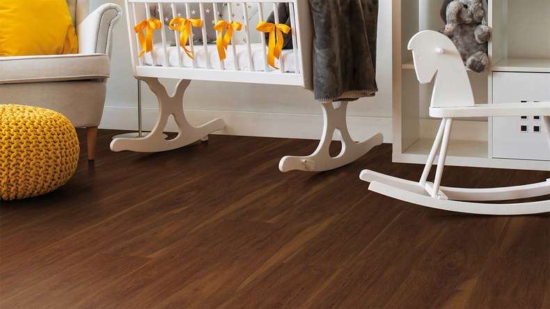 planeo Vinile rigido a incastro - FlexCore 55 Noce medio | Isolamento acustico integrato (plfc-5350FS55)