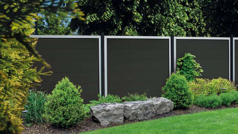 planeo Gardence Guard - Recinzione in BPC quadrata Grigio antracite con telaio in alluminio in argento