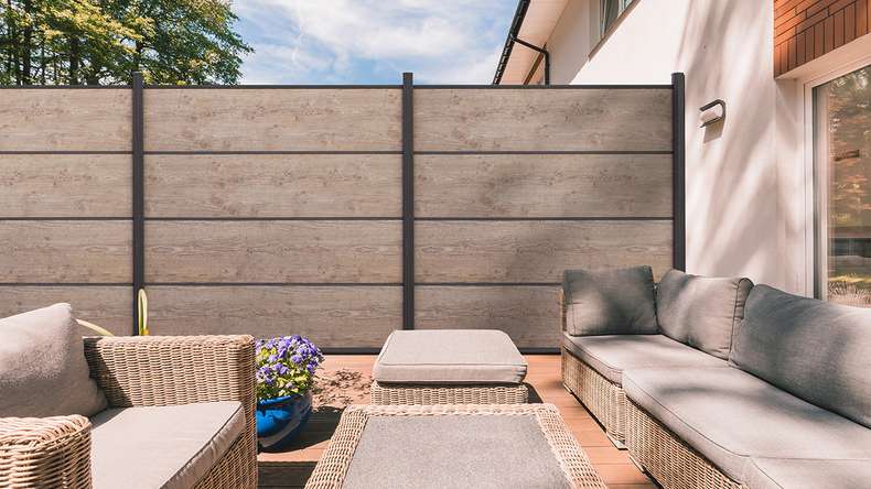 planeo Gardence Resistant - recinzione a innesto HPL effetto legno 180 x 183 cm