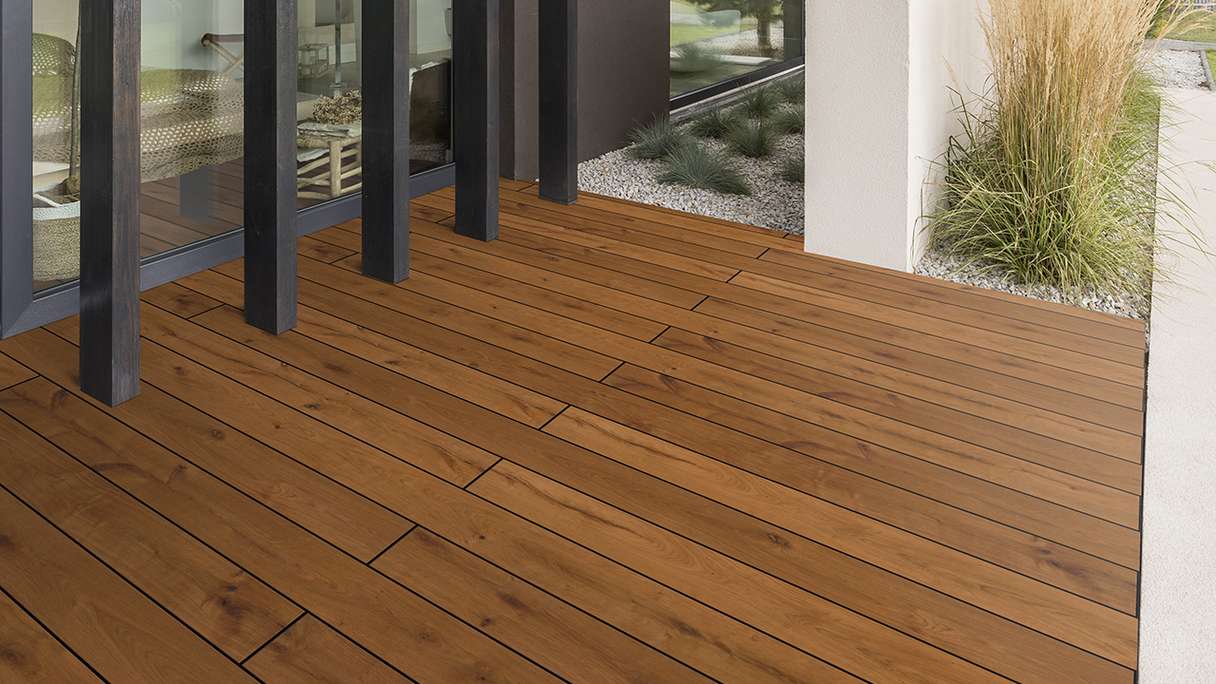 planeo Design Wood - Listello per terrazze in BPC massiccio largo - Rovere affumicato strutturato