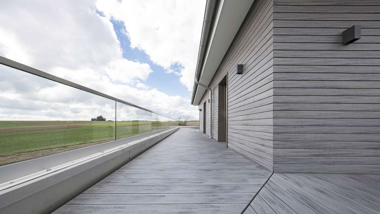 planeo Fassado - Rivestimento di facciata a fasce romboidali WPC grigio grafite