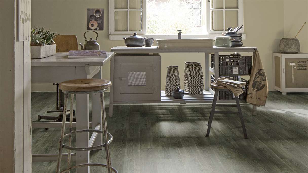 Vinile adesivo Forbo Allura Wood 70 - Frassino salvia 750 x 150 mm (63664DR7)