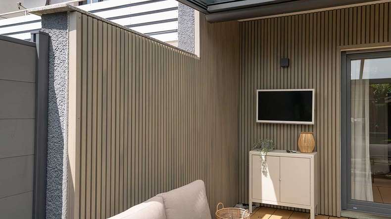 planeo LINEA Wide - Rivestimento per facciate in WPC CoEx, grigio chiaro, 2900 x 181 mm