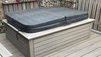 planeo Fassado - Rivestimento di facciata a rombi in WPC grigio pietra