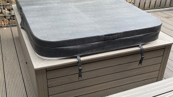 planeo Fassado - Rivestimento di facciata a rombi in WPC grigio pietra