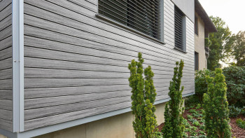 planeo Fassado - Rivestimento di facciata a fasce romboidali WPC grigio grafite