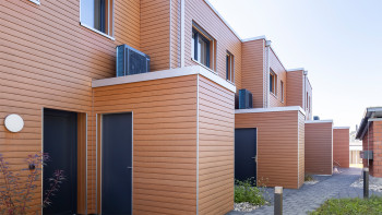 planeo Fassado - Rivestimento di facciata a rombi in WPC Prime marrone ambra