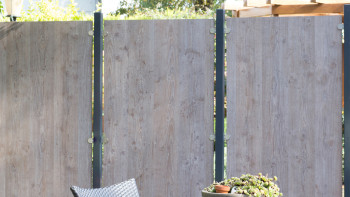 planeo Gardence Resistant - Recinzione privacy in HPL con bordo - aspetto legno 90 x 180cm