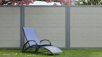 planeo Gardence Simply Guard - Recinzione da giardino in PVC Grigio Frassino Tagliato con telaio in alluminio antracite 180 x 180 cm