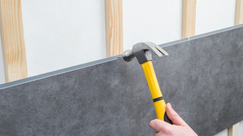 Rivestimento murale in plastica - planeo StrongWall - Cemento scuro