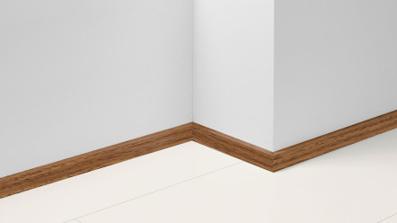 Battiscopa Parador SL 3 - 40x16x2200 mm - decoro storico in rovere D046