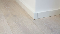 Angoli esterni autoadesivi per battiscopa F100202M Bianco moderno 18 x 80 mm